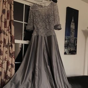 JS Collections Evening Gown, Silver, Size 6 petite